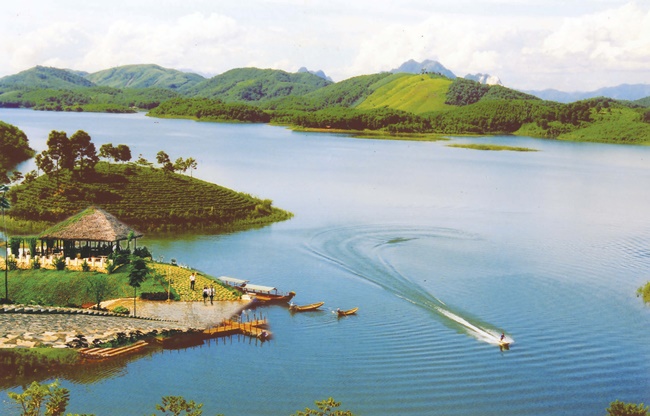 lakes in vietnam 7