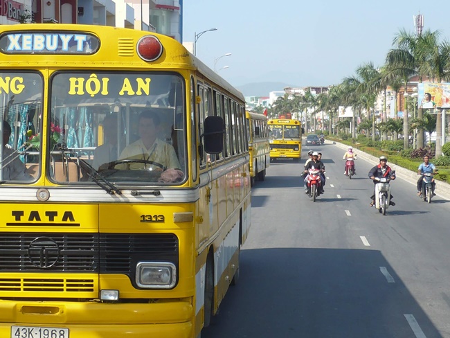 How to get from Hoi An to Golden Bridge